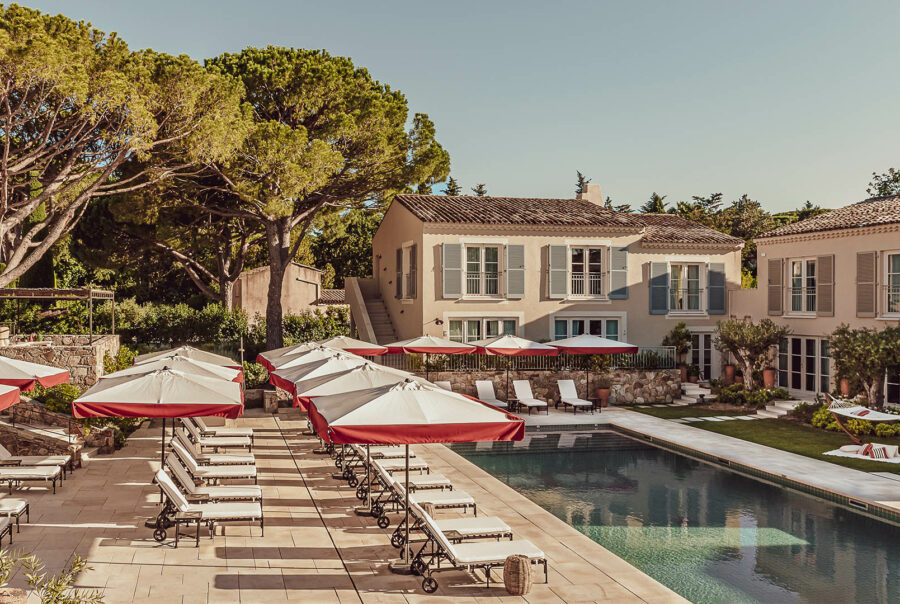 10 retro hotel pools for a Slim Aarons summer